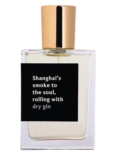 Shanghai's smoke to the soul, rolling with DRY GIN by Proad bottle